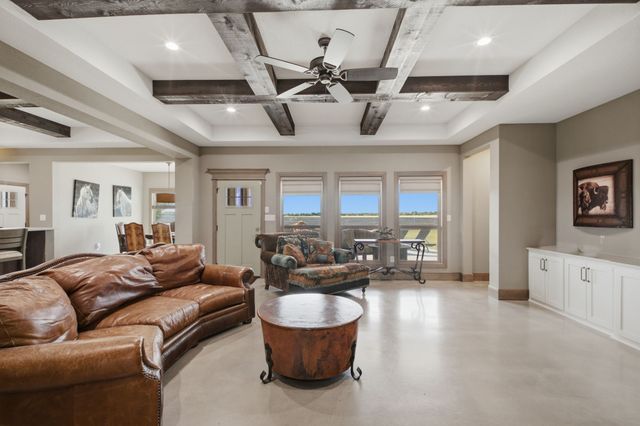 568 Crow Road, Whitesboro, TX 76273