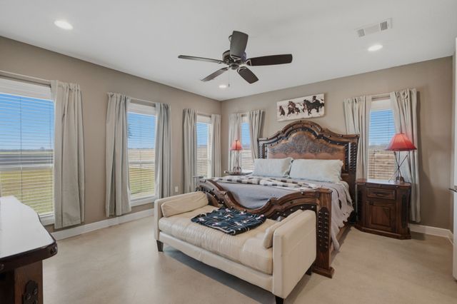 568 Crow Road, Whitesboro, TX 76273