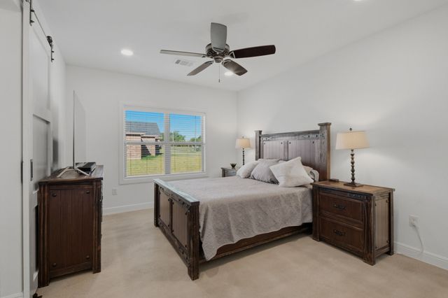 568 Crow Road, Whitesboro, TX 76273