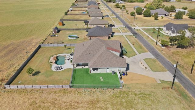 568 Crow Road, Whitesboro, TX 76273