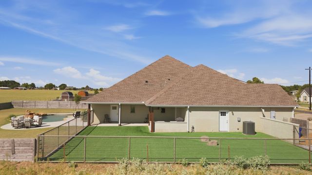 568 Crow Road, Whitesboro, TX 76273