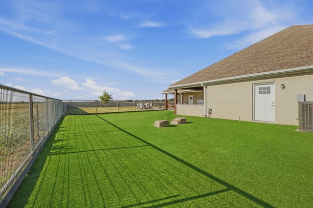 568 Crow Road, Whitesboro, TX 76273