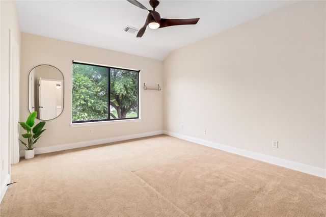 37 Autumn Oaks DR, The Hills, TX 78738