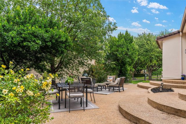 37 Autumn Oaks DR, The Hills, TX 78738