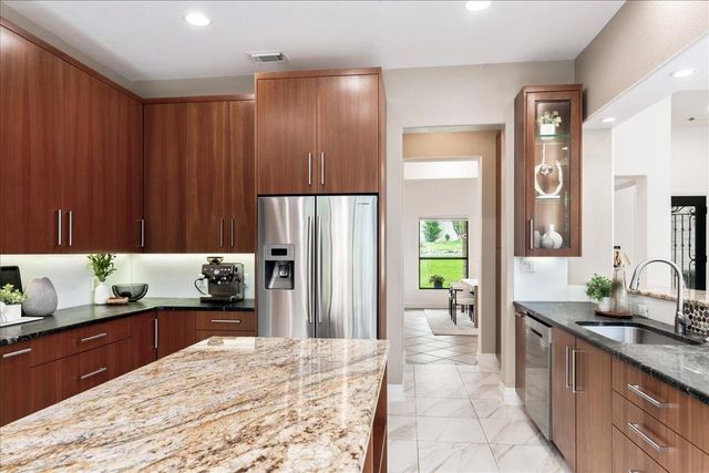 37 Autumn Oaks DR, The Hills, TX 78738