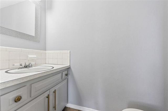 5909 NE 45th Terrace, Kansas City, MO 64117