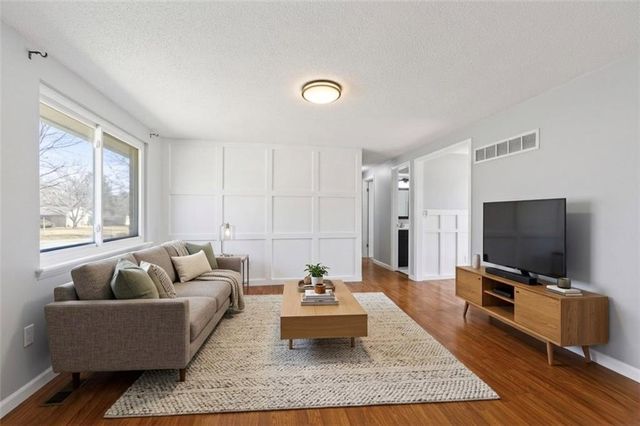 5909 NE 45th Terrace, Kansas City, MO 64117