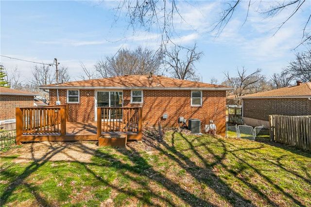 5909 NE 45th Terrace, Kansas City, MO 64117