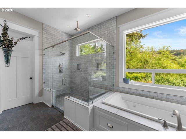17847 S HIDDEN LAKE Dr, Oregon City, OR 97045