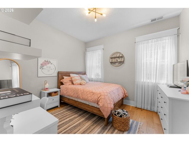 17847 S HIDDEN LAKE Dr, Oregon City, OR 97045
