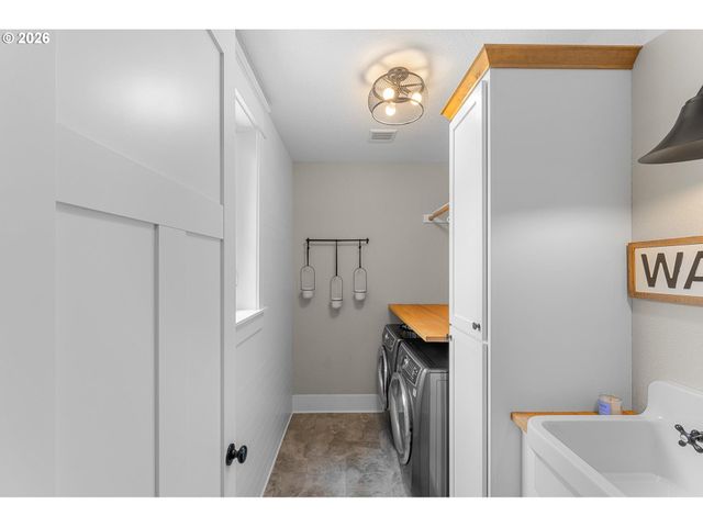 17847 S HIDDEN LAKE Dr, Oregon City, OR 97045