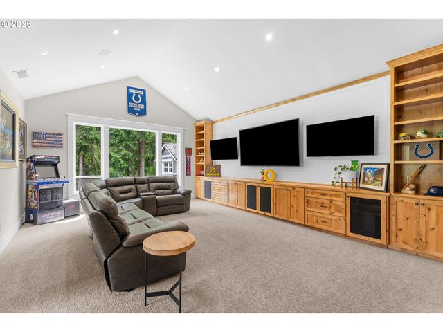 17847 S HIDDEN LAKE Dr, Oregon City, OR 97045