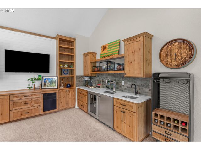 17847 S HIDDEN LAKE Dr, Oregon City, OR 97045