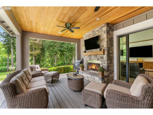 17847 S HIDDEN LAKE Dr, Oregon City, OR 97045