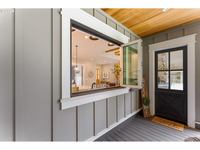 17847 S HIDDEN LAKE Dr, Oregon City, OR 97045