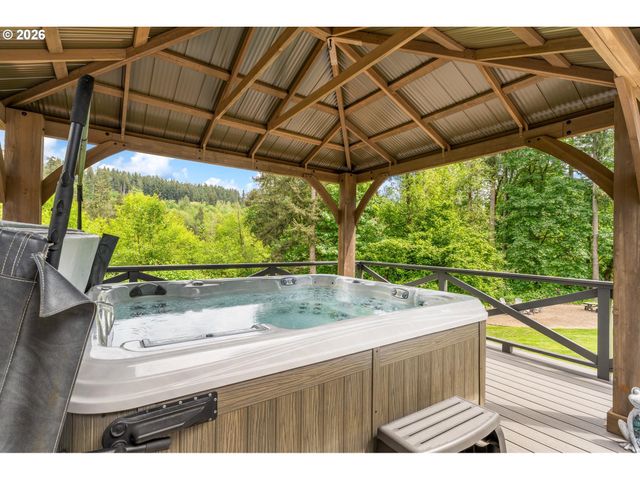 17847 S HIDDEN LAKE Dr, Oregon City, OR 97045