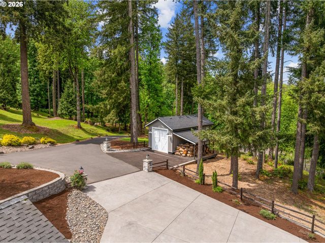 17847 S HIDDEN LAKE Dr, Oregon City, OR 97045