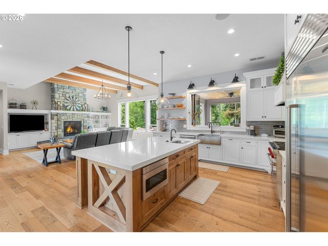 17847 S HIDDEN LAKE Dr, Oregon City, OR 97045