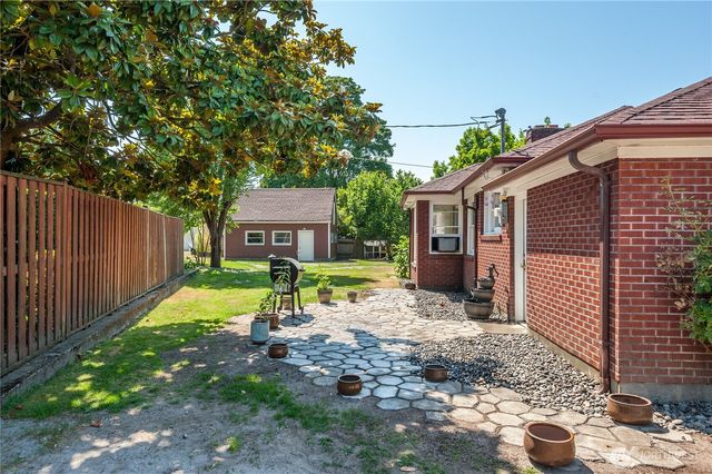 2615 Ocean Beach Highway, Longview, WA 98632