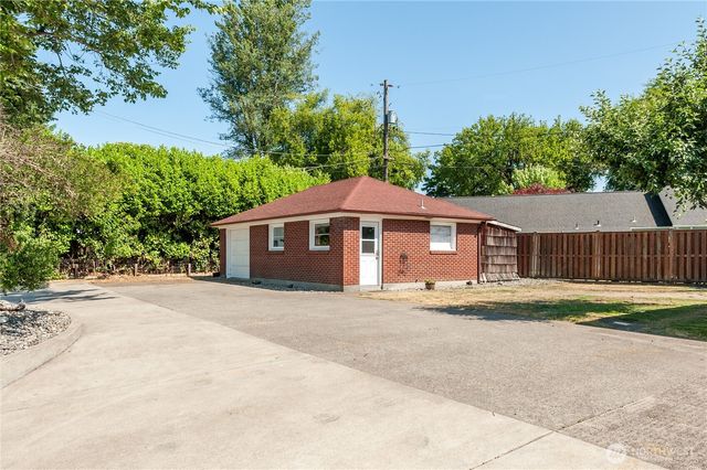 2615 Ocean Beach Highway, Longview, WA 98632