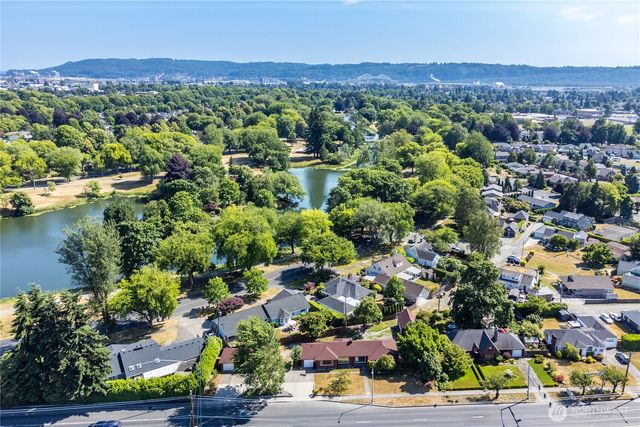 2615 Ocean Beach Highway, Longview, WA 98632