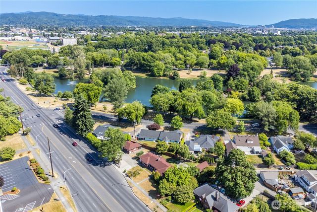 2615 Ocean Beach Highway, Longview, WA 98632