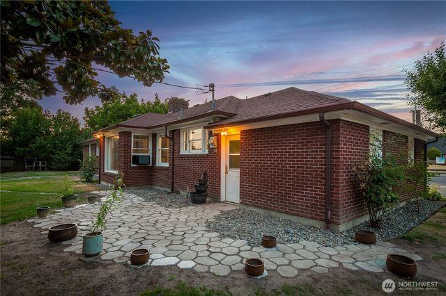 2615 Ocean Beach Highway, Longview, WA 98632