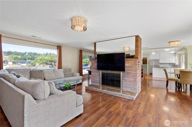 2615 Ocean Beach Highway, Longview, WA 98632