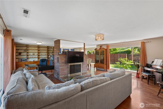 2615 Ocean Beach Highway, Longview, WA 98632