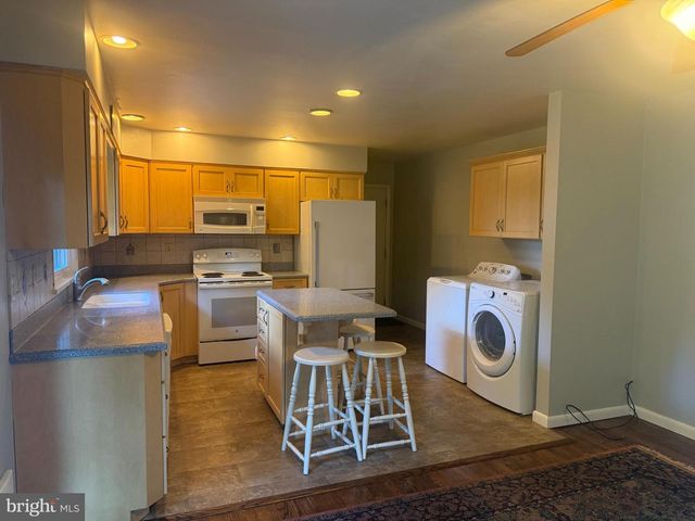 1030 SAINT PAUL ST, Lewisburg, PA 17837