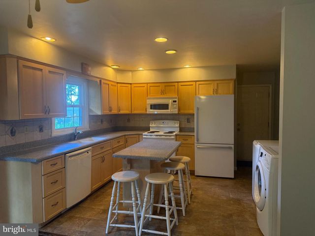 1030 SAINT PAUL ST, Lewisburg, PA 17837