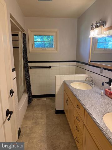 1030 SAINT PAUL ST, Lewisburg, PA 17837