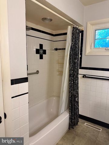 1030 SAINT PAUL ST, Lewisburg, PA 17837