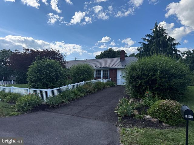 1030 SAINT PAUL ST, Lewisburg, PA 17837