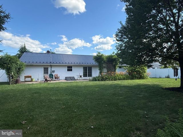 1030 SAINT PAUL ST, Lewisburg, PA 17837
