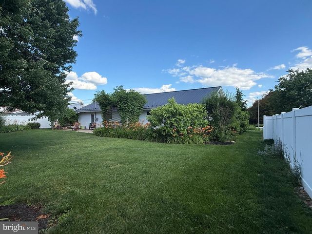1030 SAINT PAUL ST, Lewisburg, PA 17837