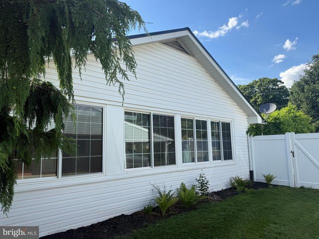 1030 SAINT PAUL ST, Lewisburg, PA 17837
