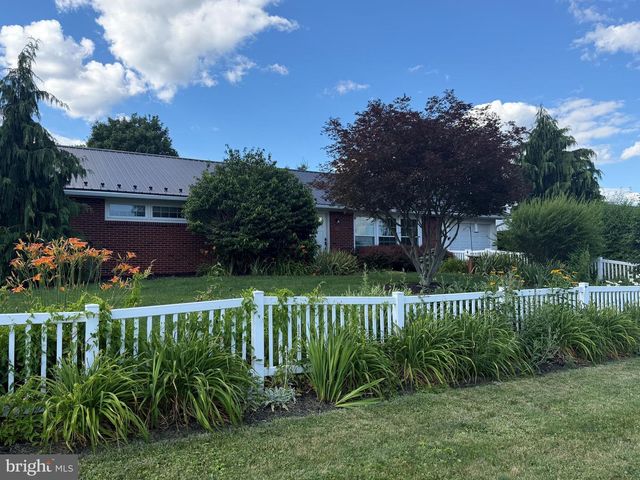 1030 SAINT PAUL ST, Lewisburg, PA 17837