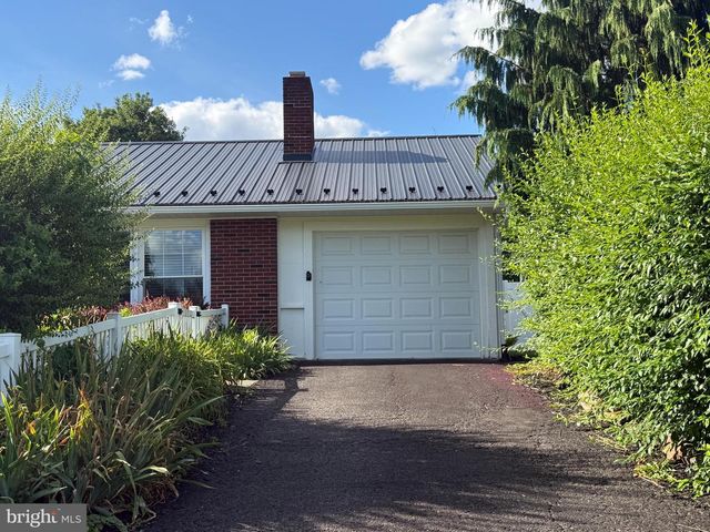 1030 SAINT PAUL ST, Lewisburg, PA 17837