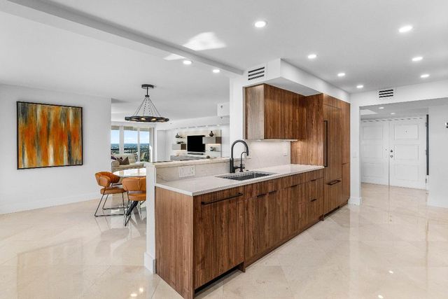 901 E Camino Real 15d, Boca Raton, FL 33432