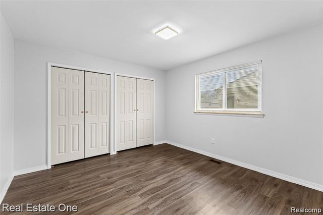 8456 Robindale Street, Dearborn Heights, MI 48127
