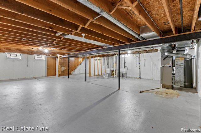 8456 Robindale Street, Dearborn Heights, MI 48127
