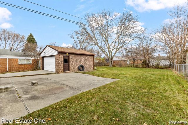8456 Robindale Street, Dearborn Heights, MI 48127