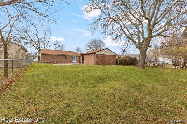 8456 Robindale Street, Dearborn Heights, MI 48127