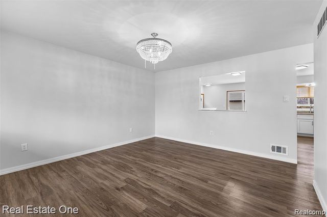 8456 Robindale Street, Dearborn Heights, MI 48127