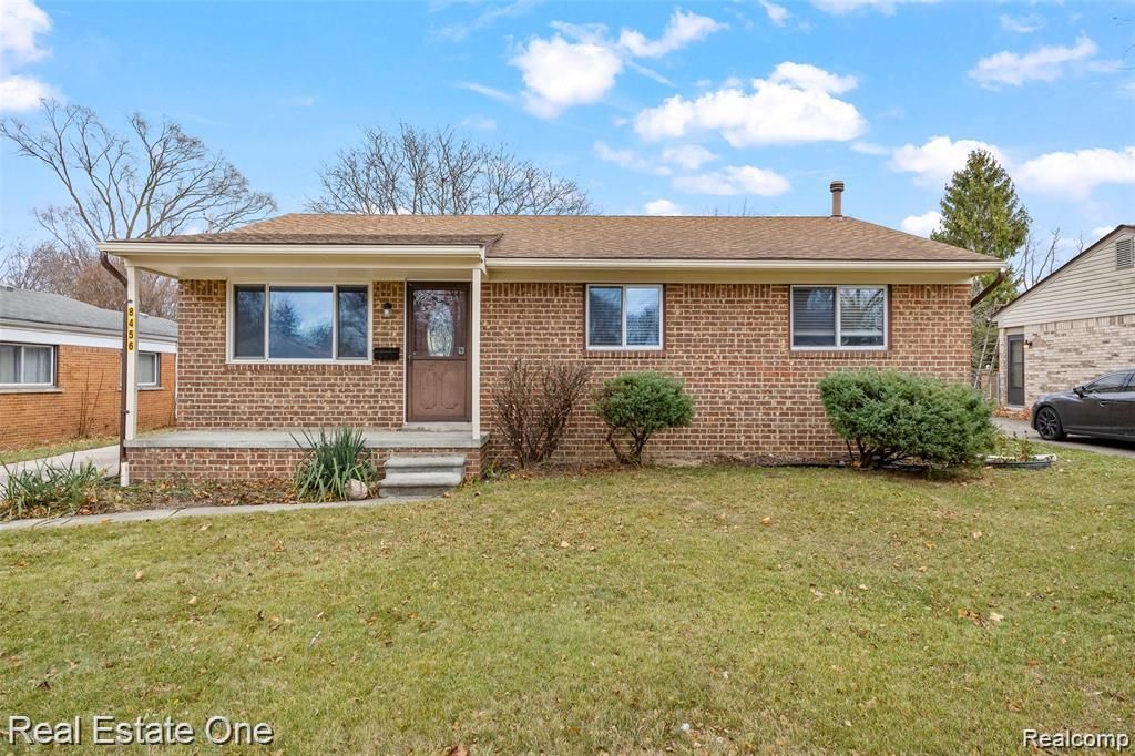 8456 Robindale Street, Dearborn Heights, MI 48127