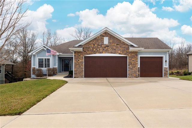 12815 Hubbard Road, Kansas City, KS 66109