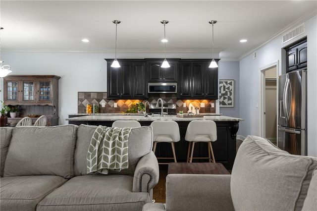 12815 Hubbard Road, Kansas City, KS 66109