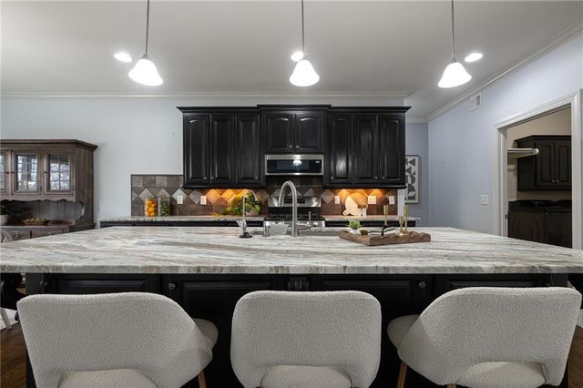 12815 Hubbard Road, Kansas City, KS 66109