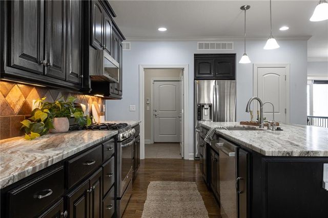 12815 Hubbard Road, Kansas City, KS 66109